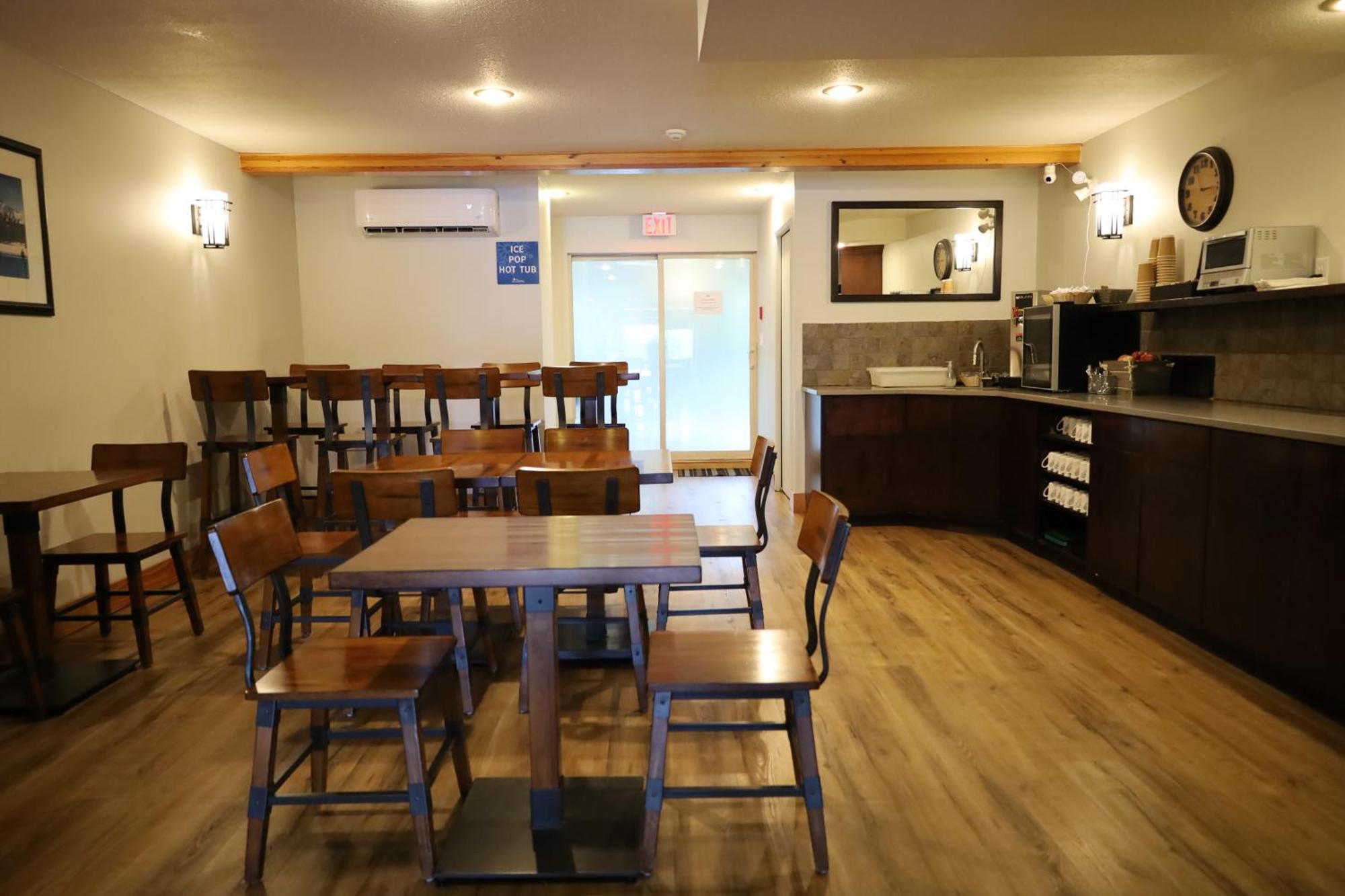 Glacier Mountain Lodge ブルーリバー エクステリア 写真