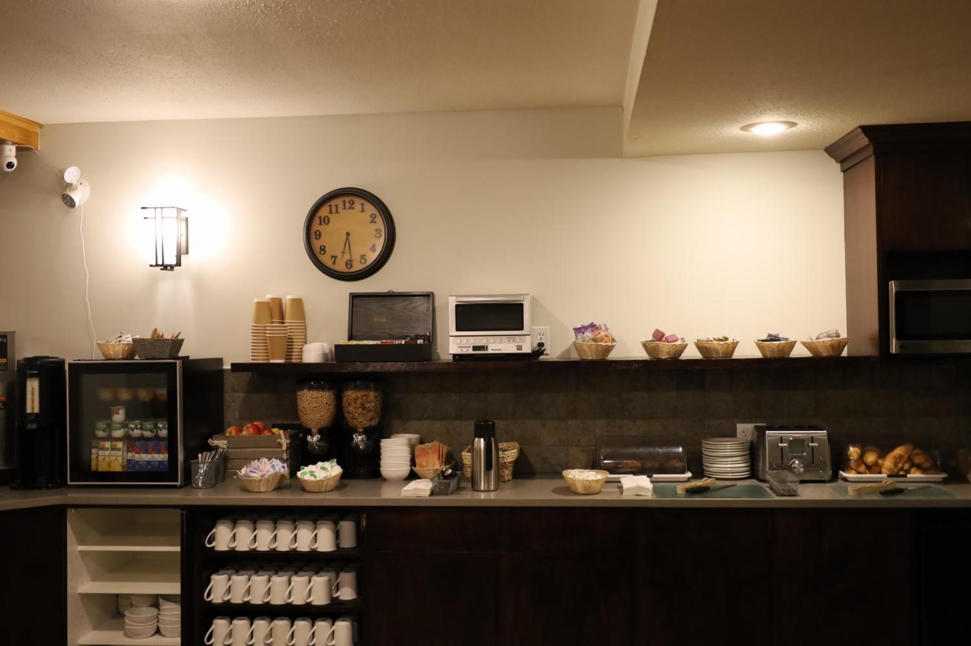 Glacier Mountain Lodge ブルーリバー エクステリア 写真