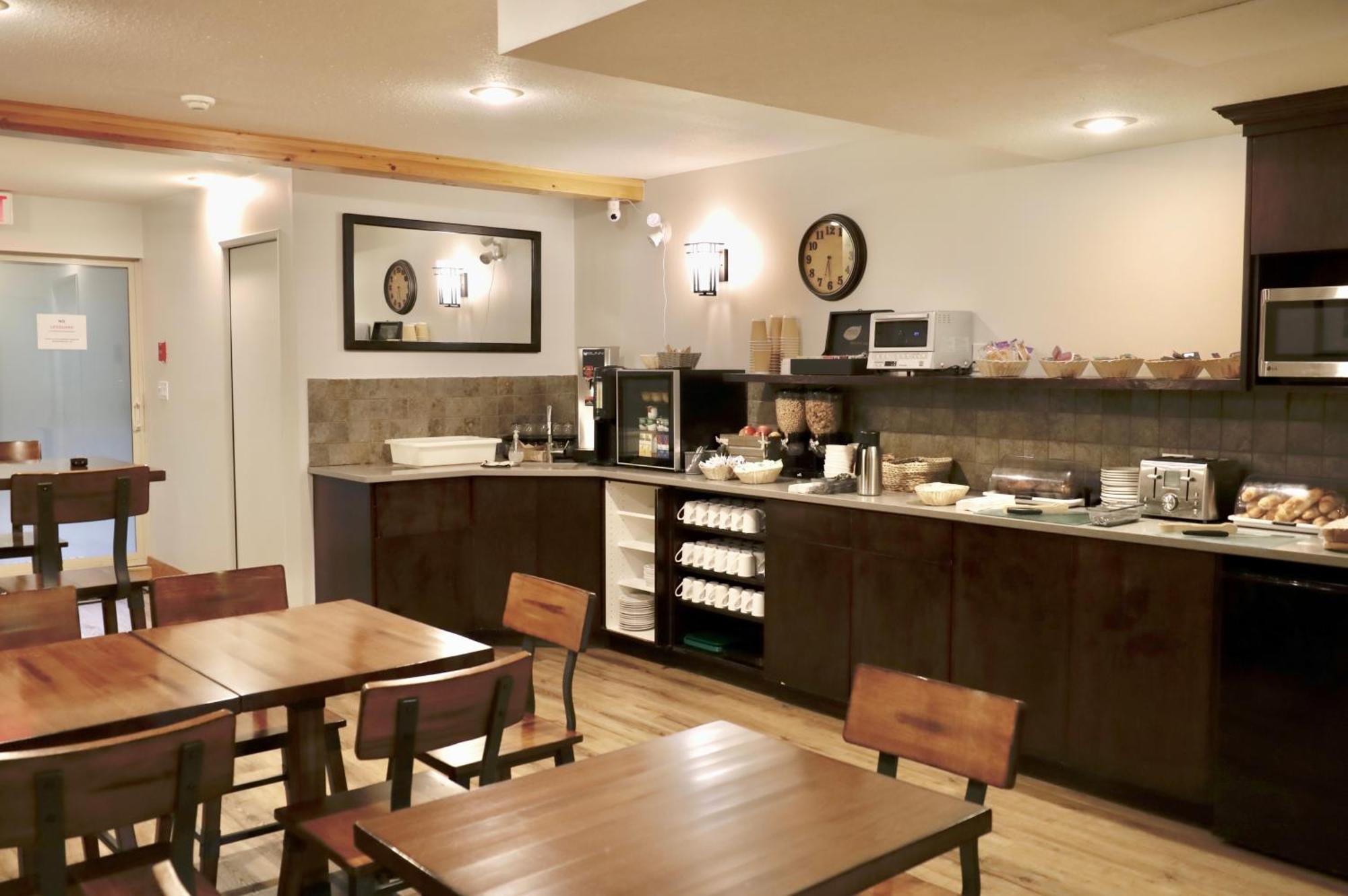 Glacier Mountain Lodge ブルーリバー エクステリア 写真