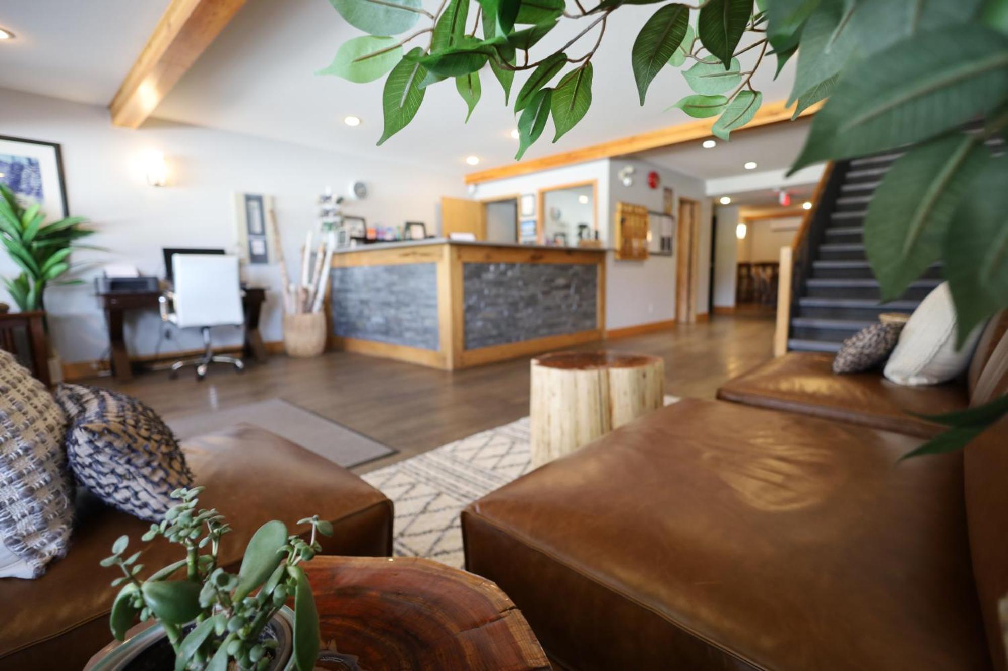 Glacier Mountain Lodge ブルーリバー エクステリア 写真